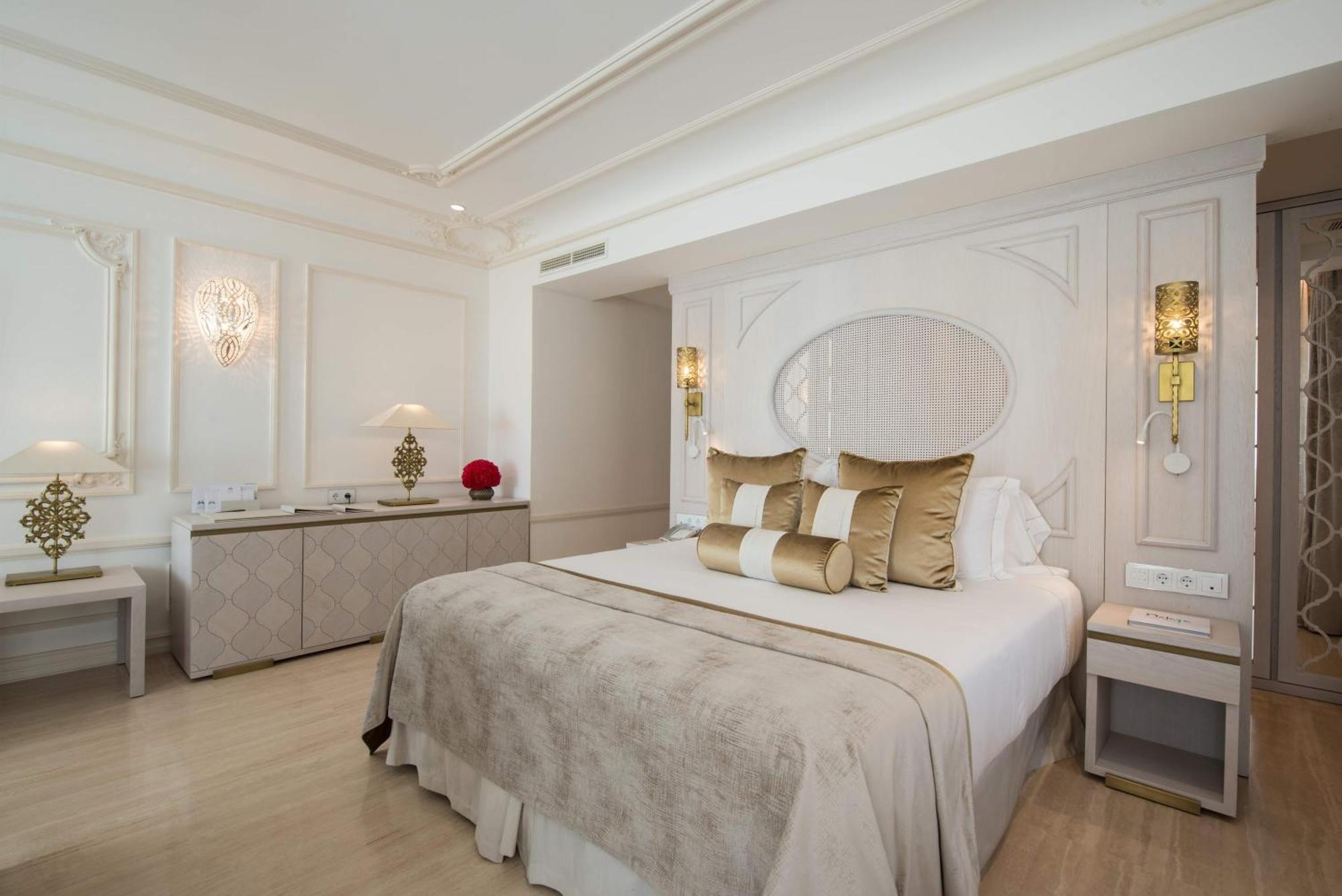 Gran Hotel Miramar Gl Malaga Exterior photo A bedroom at the hotel